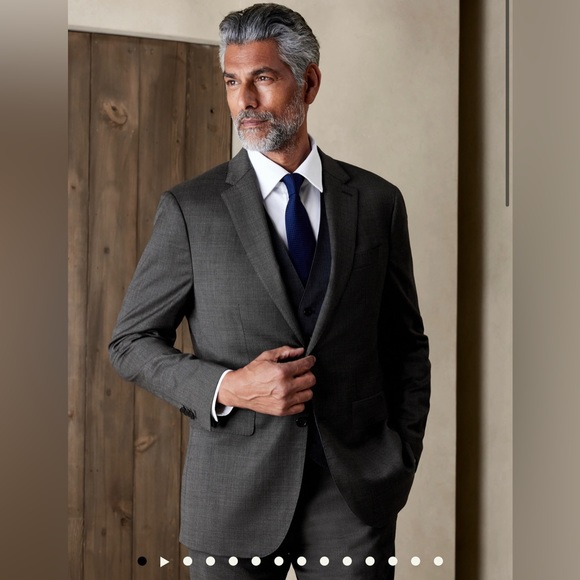 Banana Republic | (NWT) Signature Italian Nailhead Suit Jacket in Gray | 48R - Picture 1 of 10
